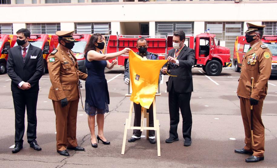 Governador participa de troca de Comando do Corpo de Bombeiro e entrega novas viaturas em Curitiba
