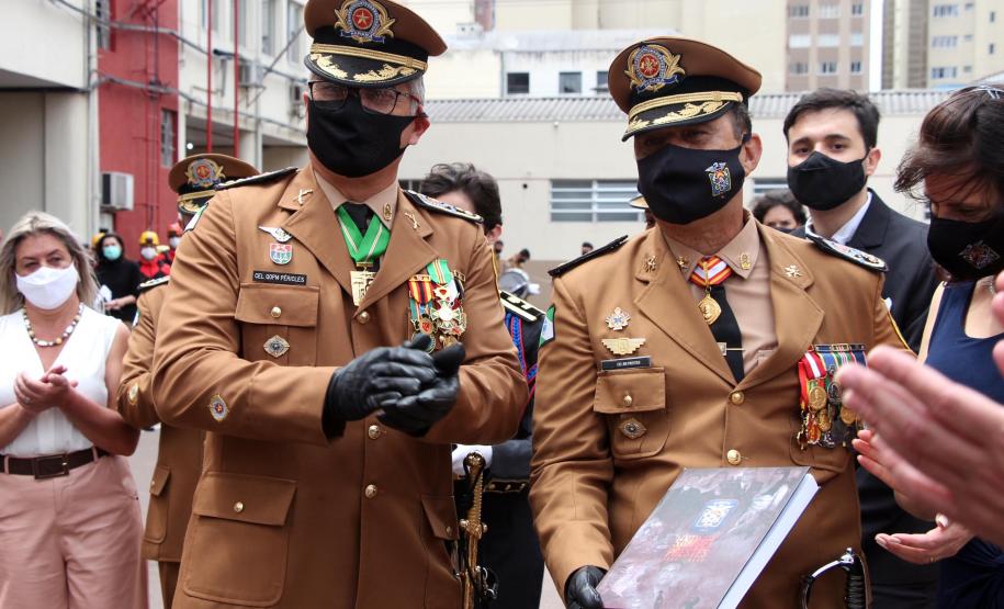 Governador participa de troca de Comando do Corpo de Bombeiro e entrega novas viaturas em Curitiba