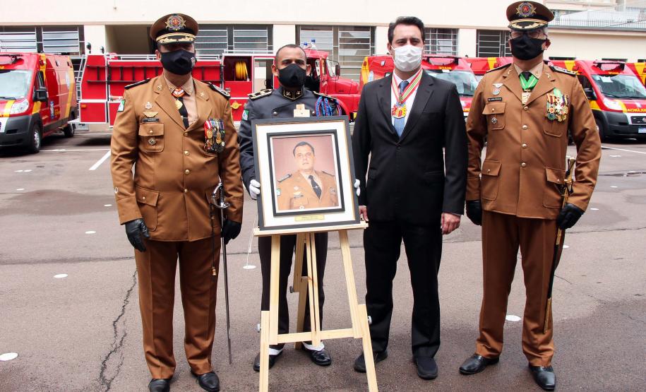Governador participa de troca de Comando do Corpo de Bombeiro e entrega novas viaturas em Curitiba