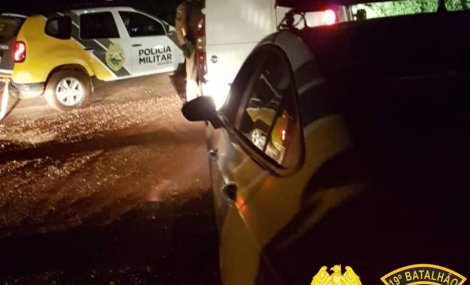 Batalhão da PM localiza três carros e apreende 5,2 mil pacotes de cigarros no Oeste do PR