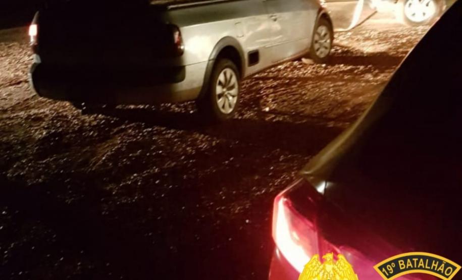 Batalhão da PM localiza três carros e apreende 5,2 mil pacotes de cigarros no Oeste do PR