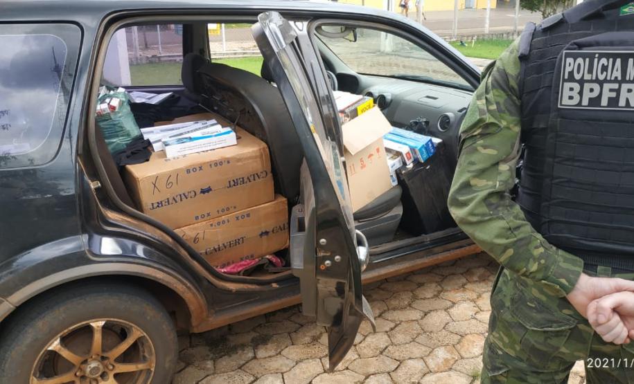BPFron apreende carro carregado com 550 pacotes de cigarros contrabandeados no Sudoeste do estado