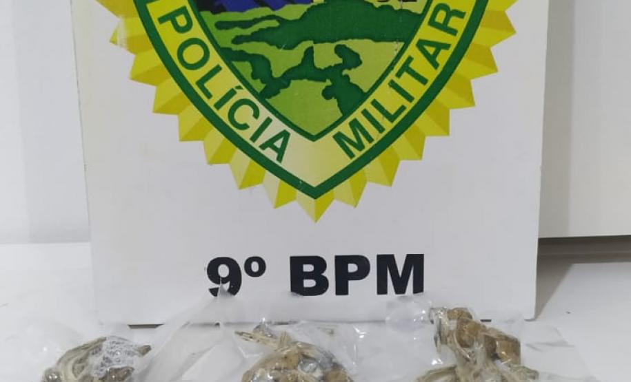 Rapaz com maconha e cogumelos desidratados é encaminhado pela PM em Matinhos (PR)