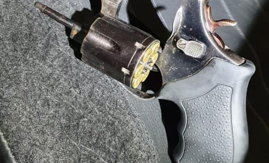 Denúncia anônima leva BOPE a apreender porções de drogas e uma arma de fogo em Paranaguá, no Litoral do estado