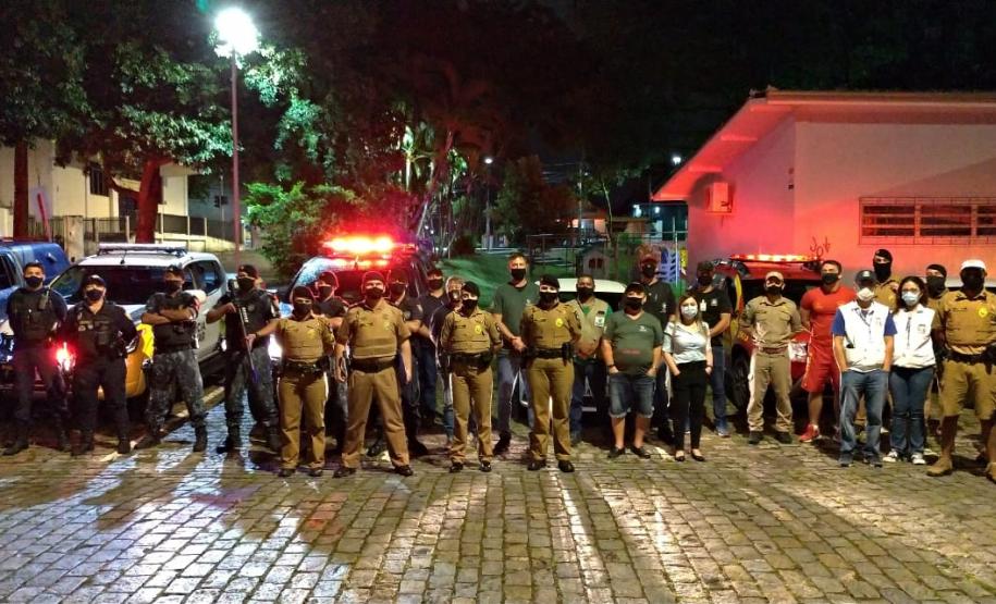 PM faz operação AIFU e fiscaliza comércios e trânsito em Paranaguá (PR)