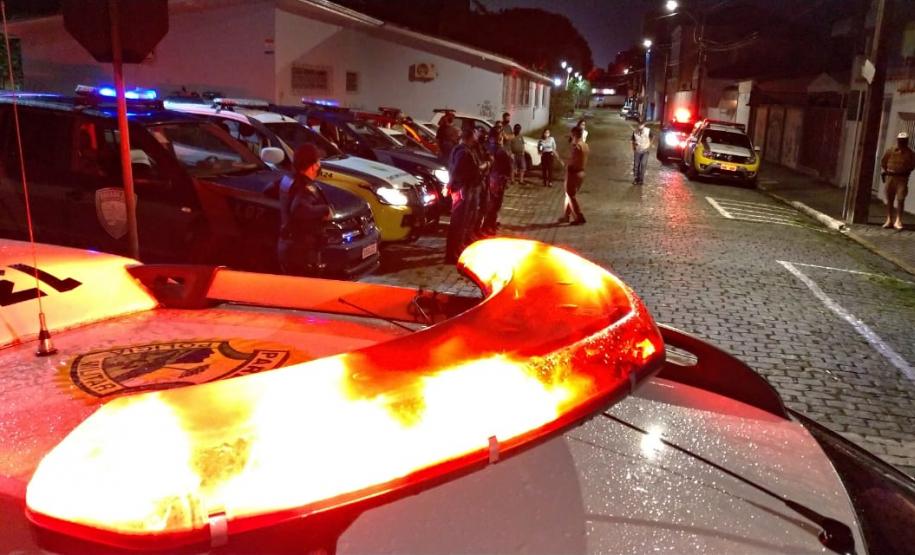 PM faz operação AIFU e fiscaliza comércios e trânsito em Paranaguá (PR)