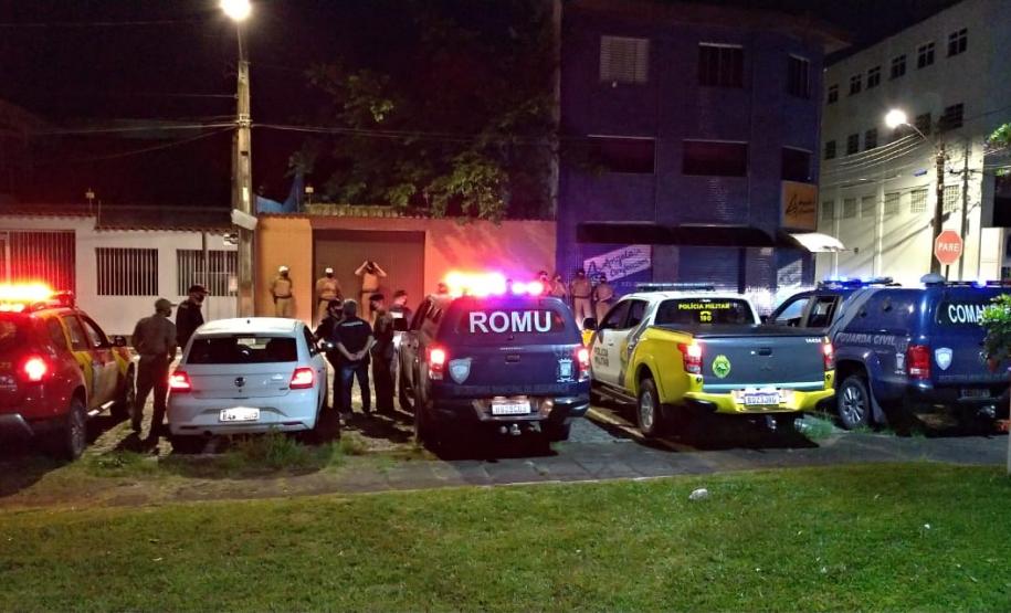 PM faz operação AIFU e fiscaliza comércios e trânsito em Paranaguá (PR)