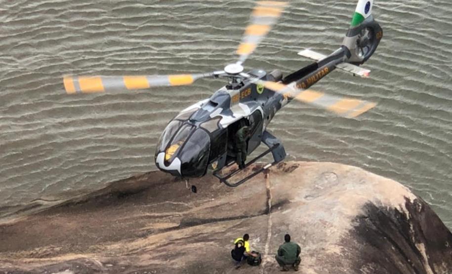 BPMOA socorre homem que caiu da Pedra da Baleia em Matinhos (PR) e vítima de acidente de trânsito em Palmeiras (PR)
