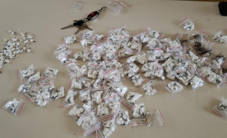 Mais de 2,7 mil porções de drogas são apreendidas por policiais militares em São José dos Pinhais, na RMC