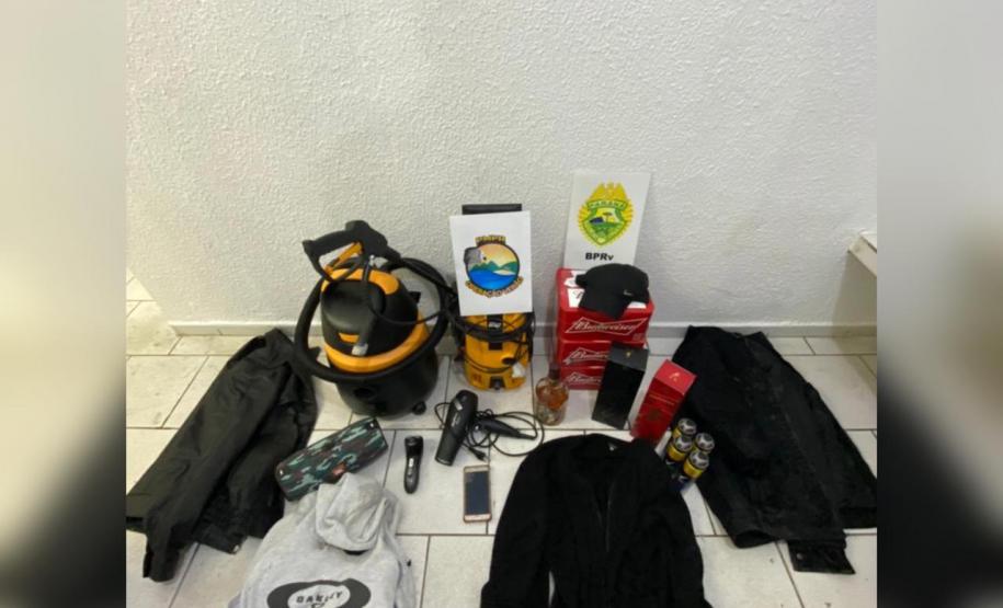 Em Guaratuba (PR), BPRv recupera objetos e prende autores de roubo a residência em Garuva (SC)