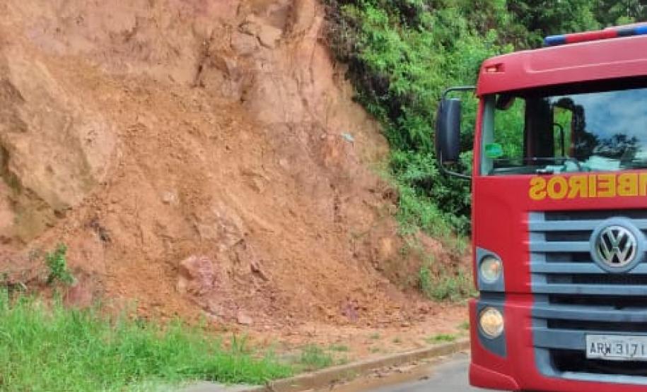 Chuva no Litoral alerta Corpo de Bombeiros sobre alagamentos e deslizamentos