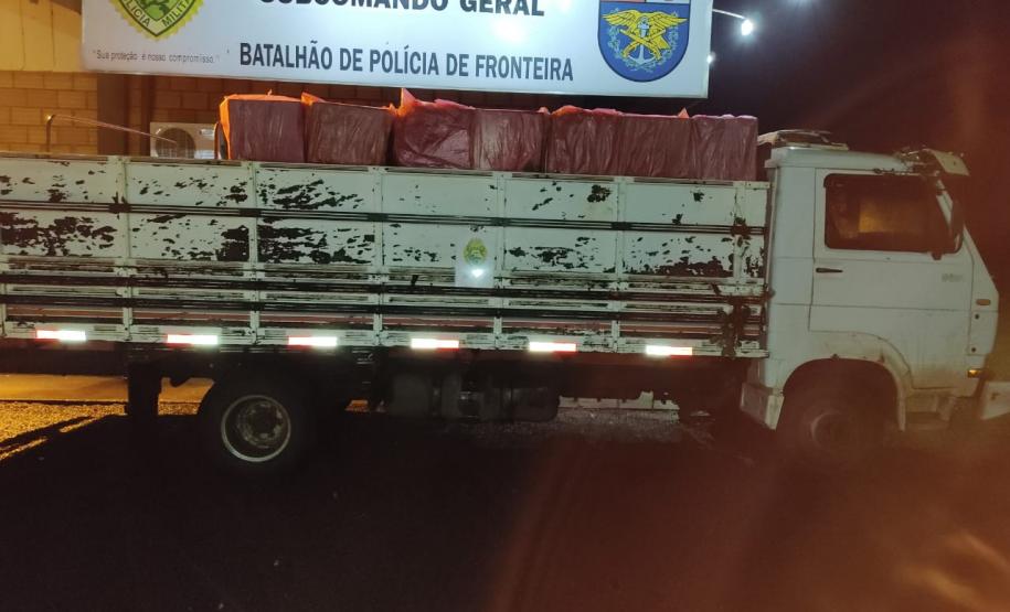 Operação Hórus: PM apreende grande quantidade de cigarros e vinhos contrabandeados, em ações distintas na fronteira