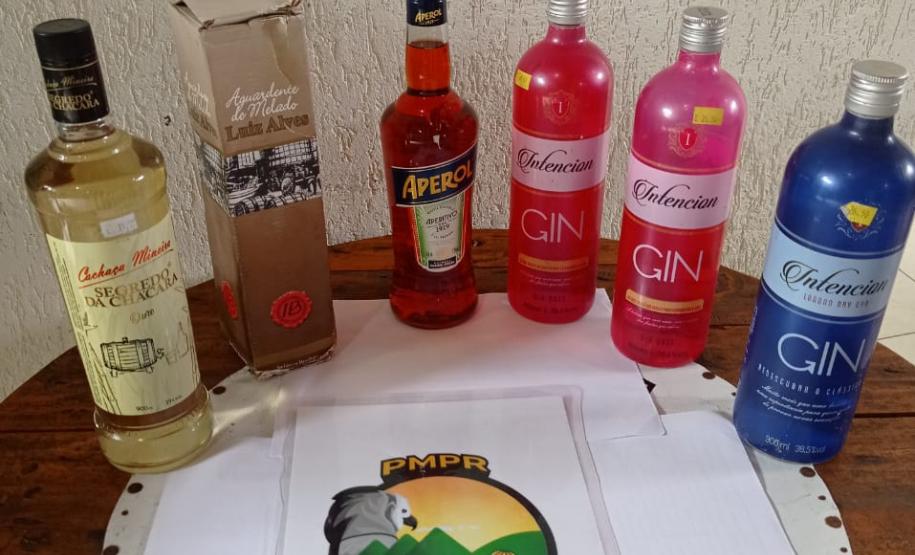 Drogas e bebidas são apreendidas e três pessoas presas pela PM, em ações separadas, em Pontal do Paraná