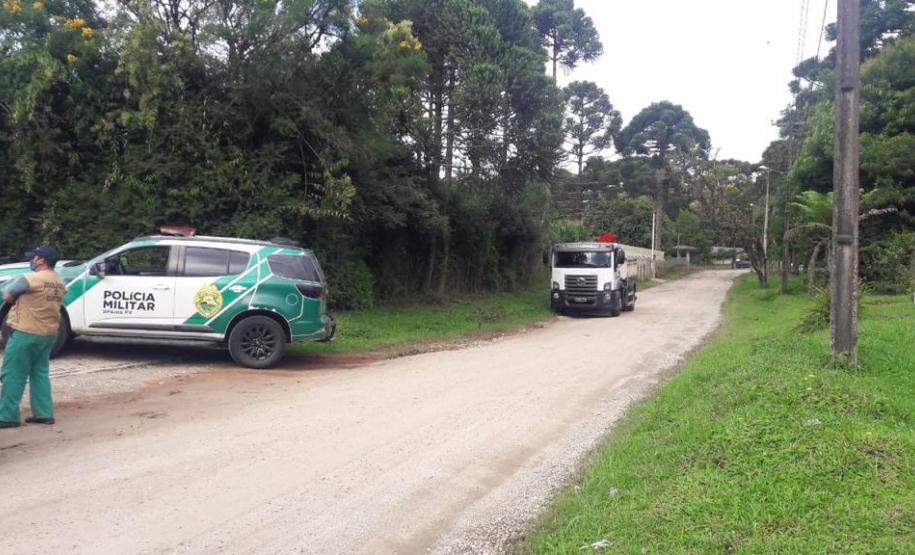 Polícia Ambiental presta apoio na remoção de tigre da Malásia e papagaios para o Zoológico de Curitiba