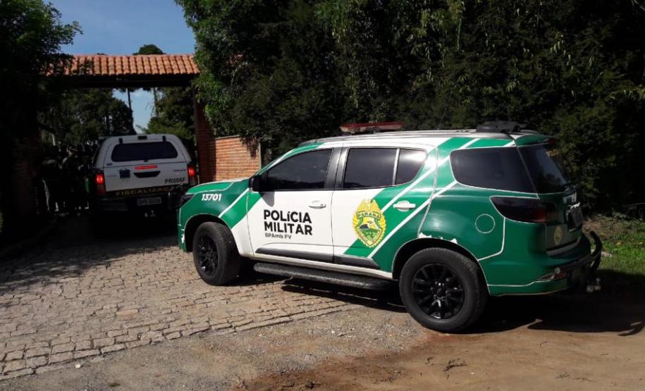 Polícia Ambiental presta apoio na remoção de tigre da Malásia e papagaios para o Zoológico de Curitiba