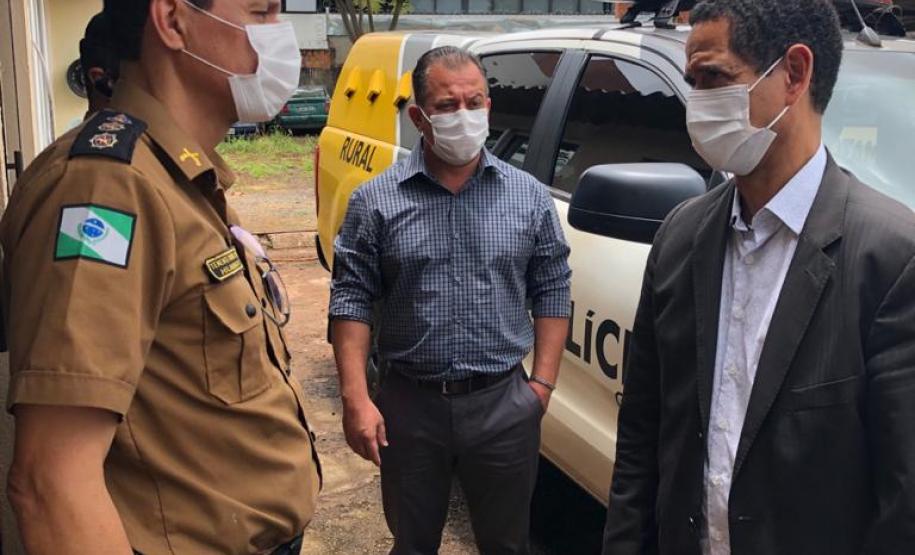 PM se integra com policiais civis e guardas municipais durante Operação Vida e realiza bloqueios e blitzes, no Norte do Paraná