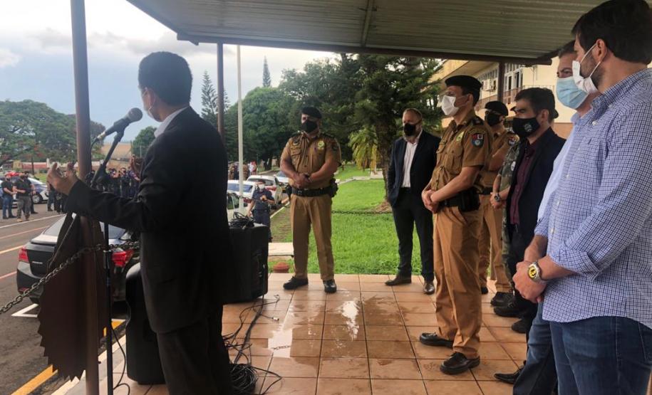 PM se integra com policiais civis e guardas municipais durante Operação Vida e realiza bloqueios e blitzes, no Norte do Paraná