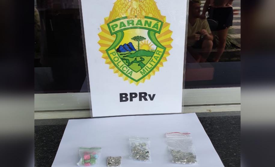 Cão de faro do BPRv localiza drogas sintéticas durante a Operação Vida em Pontal do Paraná