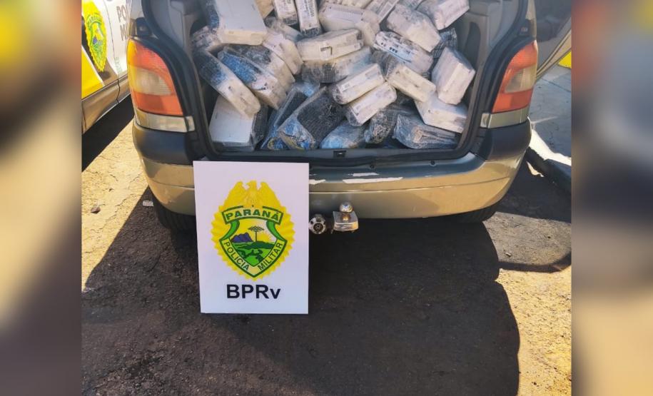 Polícia Rodoviária apreende centenas de aparelhos roteadores em situação ilegal, em Cascavel (PR)