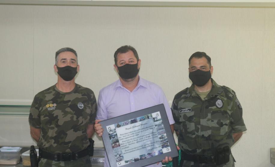 Policiais ambientais completam 35 anos de serviço e são homenageados pelo Comandante do BPAmb-FV na RMC
