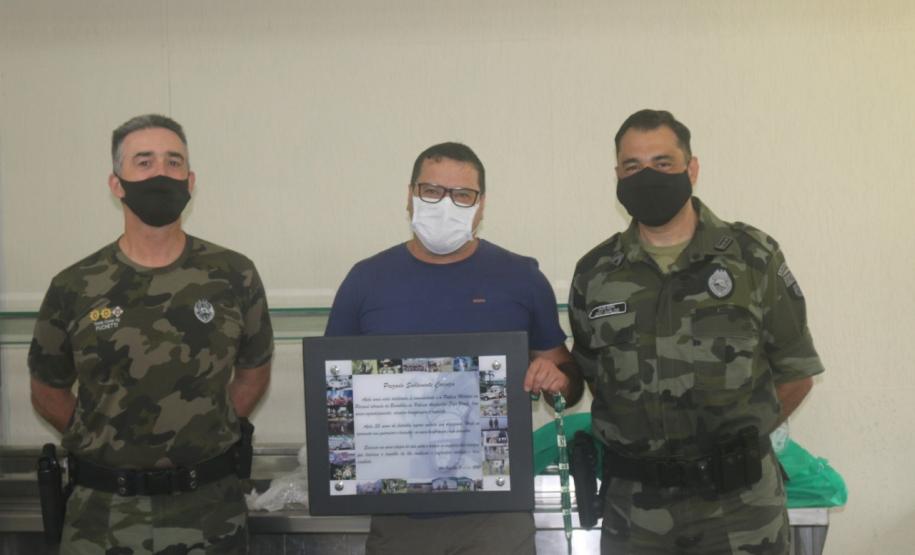 Policiais ambientais completam 35 anos de serviço e são homenageados pelo Comandante do BPAmb-FV na RMC