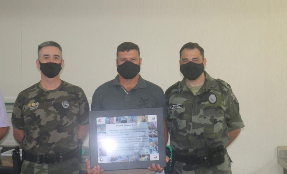 Policiais ambientais completam 35 anos de serviço e são homenageados pelo Comandante do BPAmb-FV na RMC