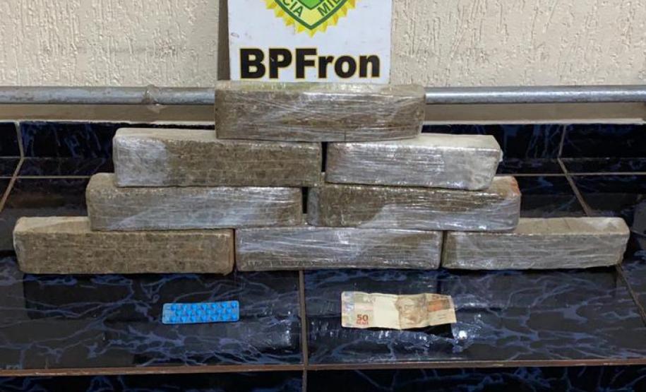 Durante Operação Hórus, policiais da fronteira apreendem carga de maconha e cigarros contrabandeados em Capitão Leônidas Marques (PR)