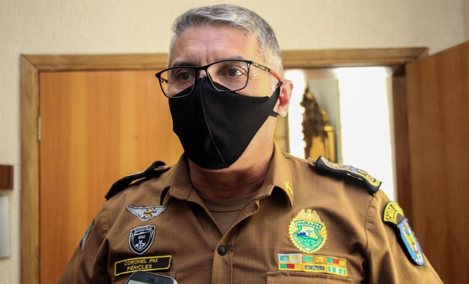 Comandante-Geral da PM entrega medalha a arcebispo de Curitiba, na Capital do estado