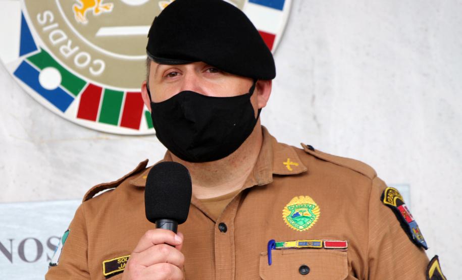 Policiais militares salvam vida de criança que se afogou ao cair em piscina em Colombo, na RMC