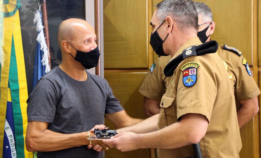 Coronel da PM é homenageado pelo Comandante Geral ao ir para a Reserva Remunerada em Curitiba (PR)