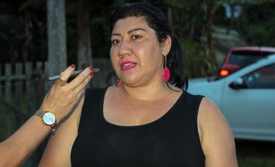 Menina de 10 anos recebe visita de policiais militares em seu aniversário, em Antonina