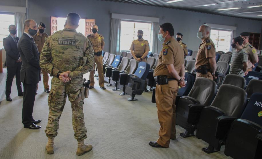 Paraninfo da turma do Curso de Aperfeiçoamento de Oficiais (CAO) 2020 é homenageado em Curitiba