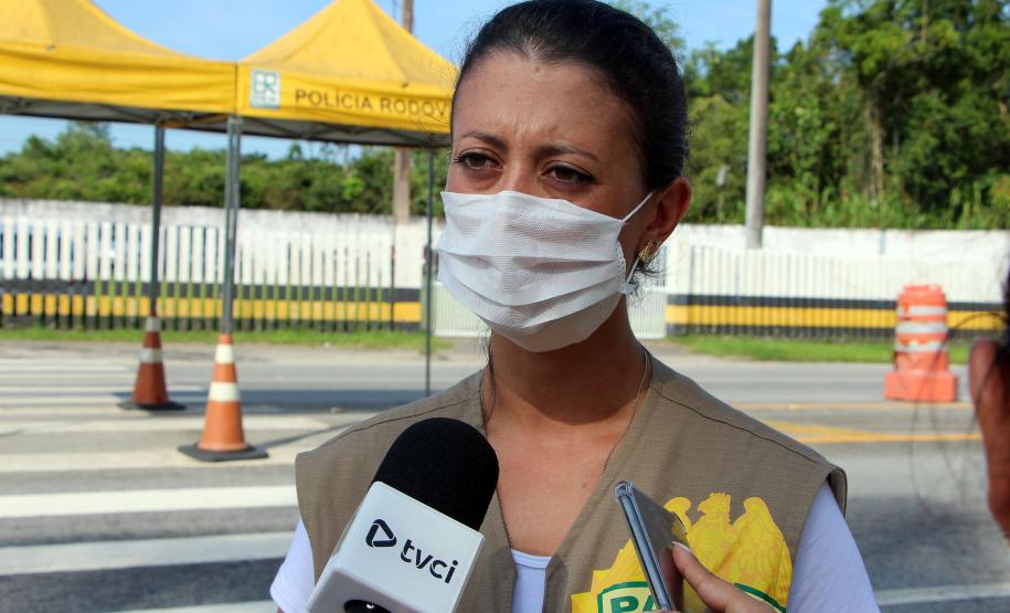 PM presta orientações sobre prevenção ao coronavírus, dengue e perturbação de sossego durante blitz em Pontal do Paraná (PR)