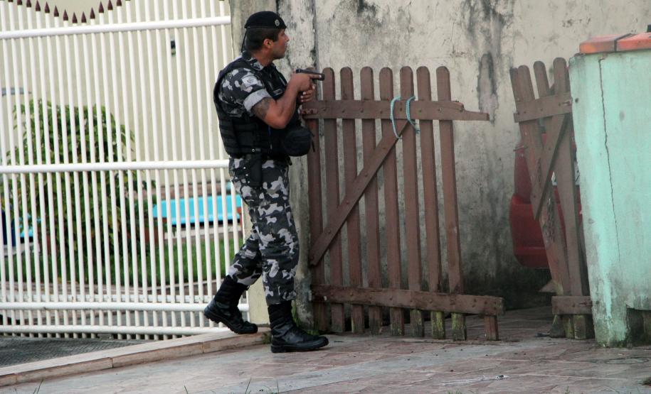 PM cumpre mandados judiciais no Litoral e encaminha dois homens por tráfico durante a Operação Vida