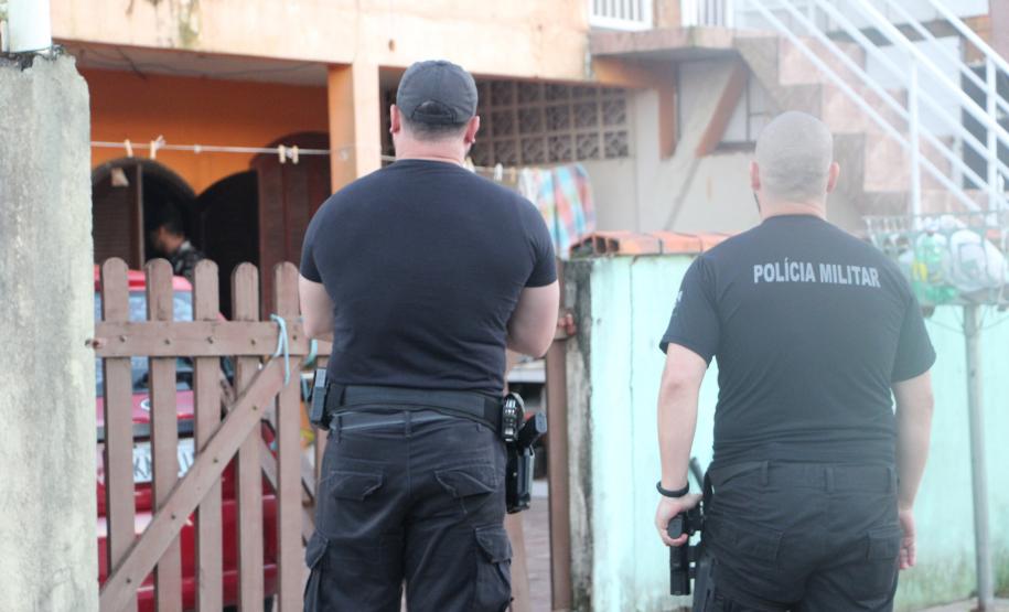 PM cumpre mandados judiciais no Litoral e encaminha dois homens por tráfico durante a Operação Vida