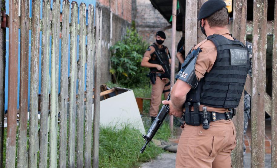 PM cumpre mandados judiciais no Litoral e encaminha dois homens por tráfico durante a Operação Vida