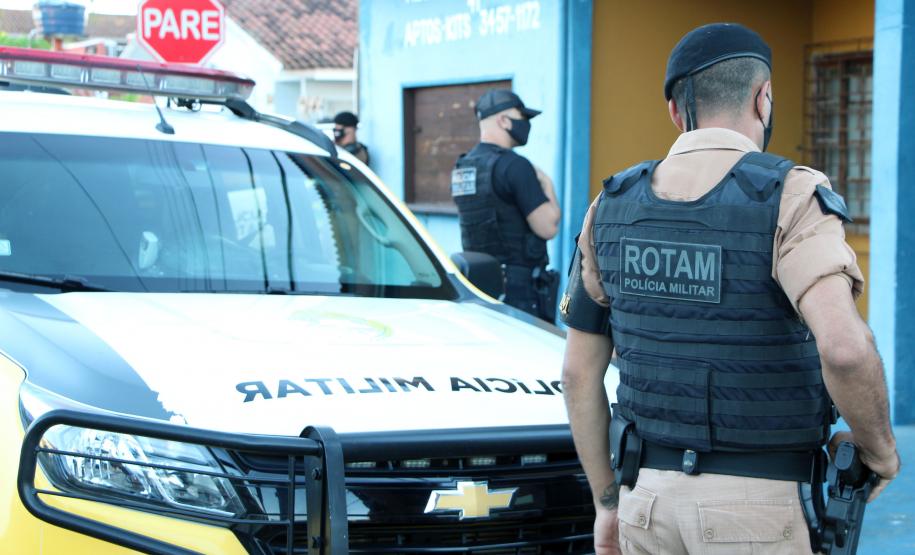 PM cumpre mandados judiciais no Litoral e encaminha dois homens por tráfico durante a Operação Vida