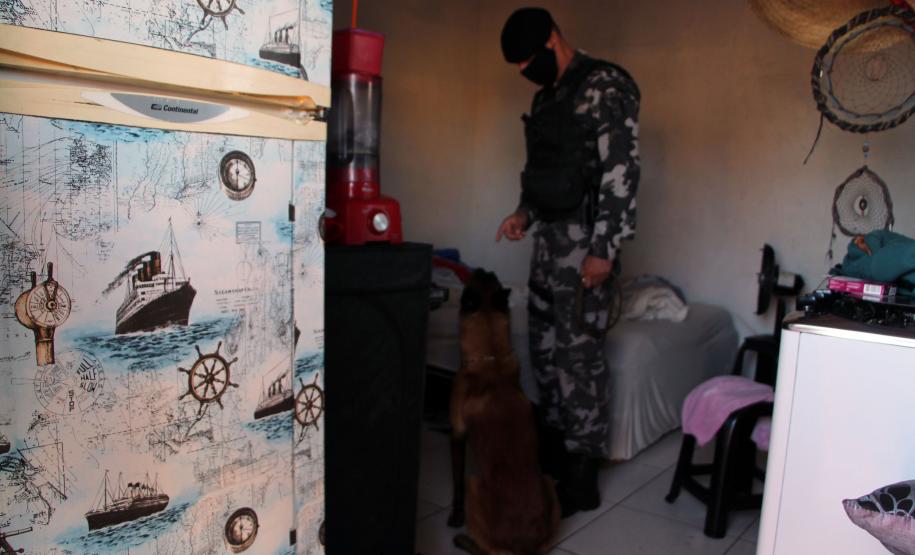 PM cumpre mandados judiciais no Litoral e encaminha dois homens por tráfico durante a Operação Vida