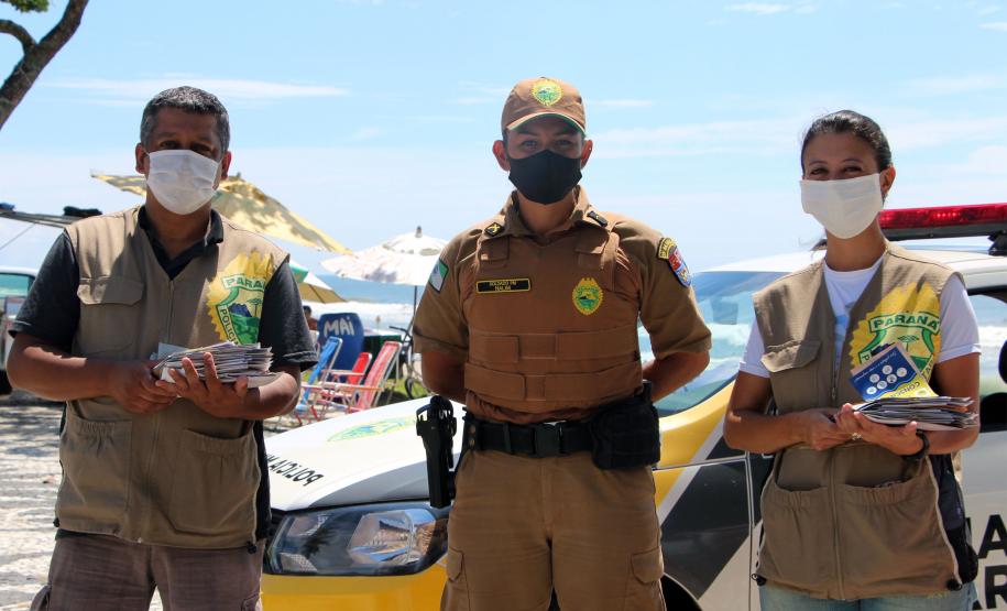 Durante blitz educativa, PM leva conscientização à população com abordagens educativas e lúdicas em Matinhos (PR)