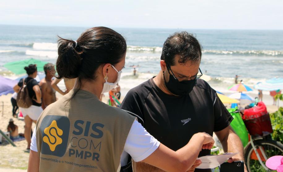 Durante blitz educativa, PM leva conscientização à população com abordagens educativas e lúdicas em Matinhos (PR)