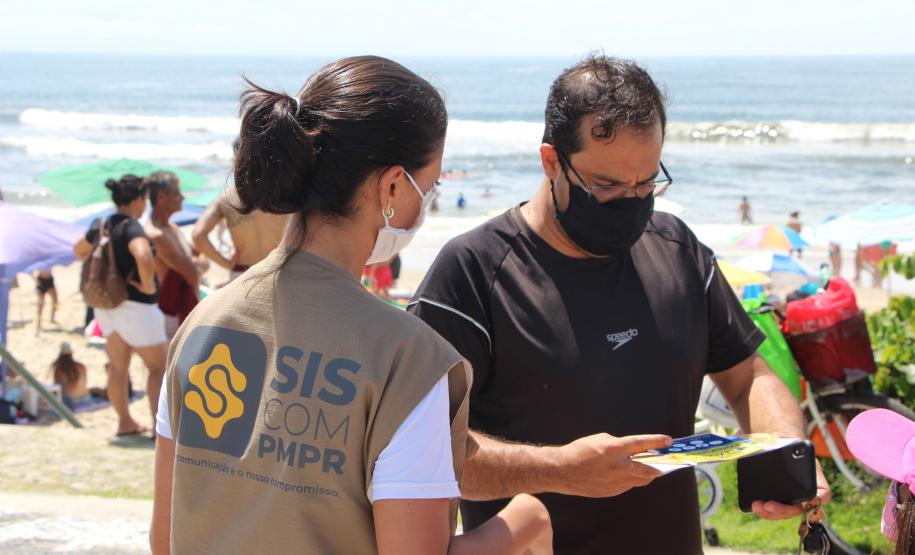 Durante blitz educativa, PM leva conscientização à população com abordagens educativas e lúdicas em Matinhos (PR)
