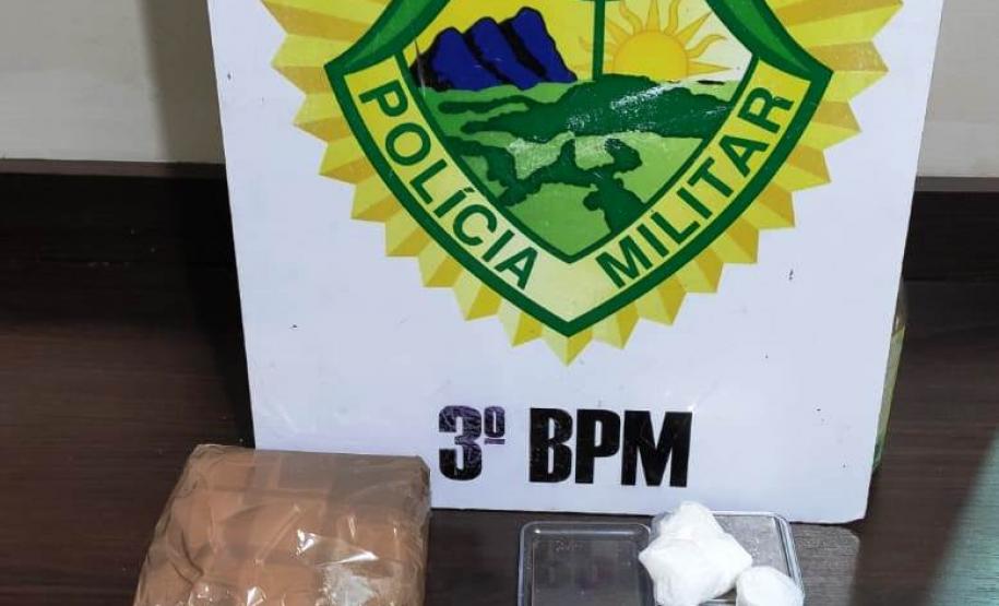 Mais de meio quilo de cocaína é apreendido pela PM no Sudoeste do estado; três são presos