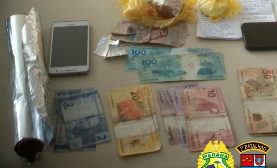 Mais de meio quilo de cocaína é apreendido pela PM no Sudoeste do estado; três são presos