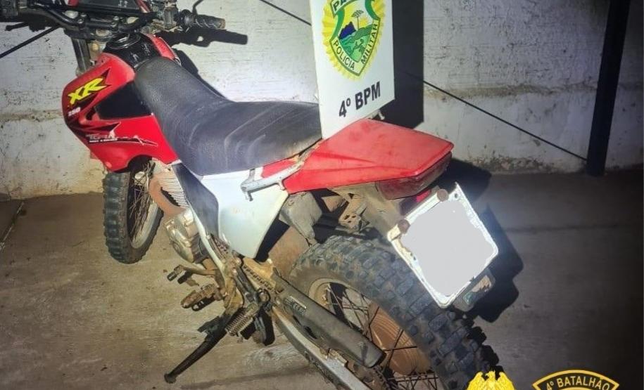 No Noroeste, PM prende cinco pessoas e apreende arma de fogo e motocicleta