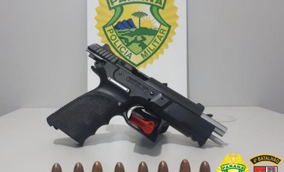 No Noroeste, PM prende cinco pessoas e apreende arma de fogo e motocicleta