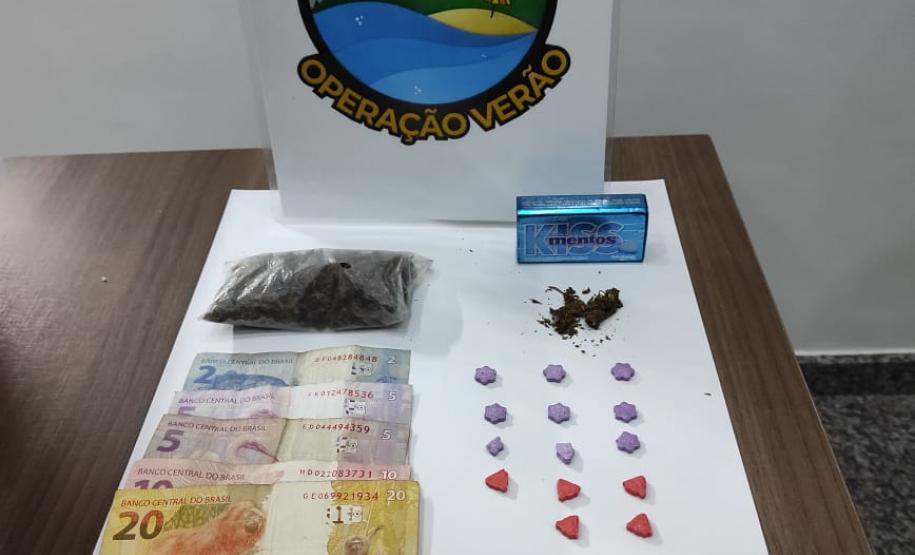 Em ações separadas, PM de Matinhos encaminha três por tráfico de drogas e apreende ecstasy e maconha