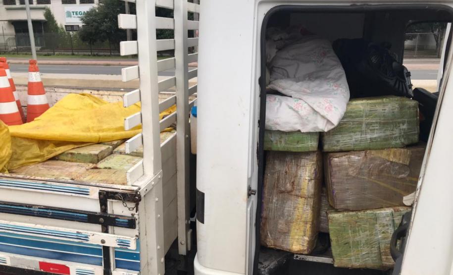 Caminhão com 985 quilos de maconha que seguia para Colombo (PR) é interceptado pelo BPRv na Rodovia da Uva