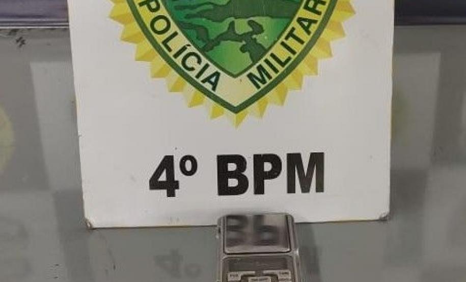 Na noite de domingo, PM de Maringá (PR) encaminha oito pessoas, apreende drogas e recupera veículos furtados, em ações separadas