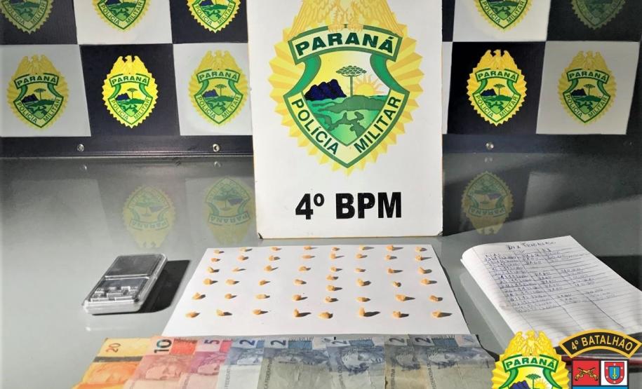 Na noite de domingo, PM de Maringá (PR) encaminha oito pessoas, apreende drogas e recupera veículos furtados, em ações separadas