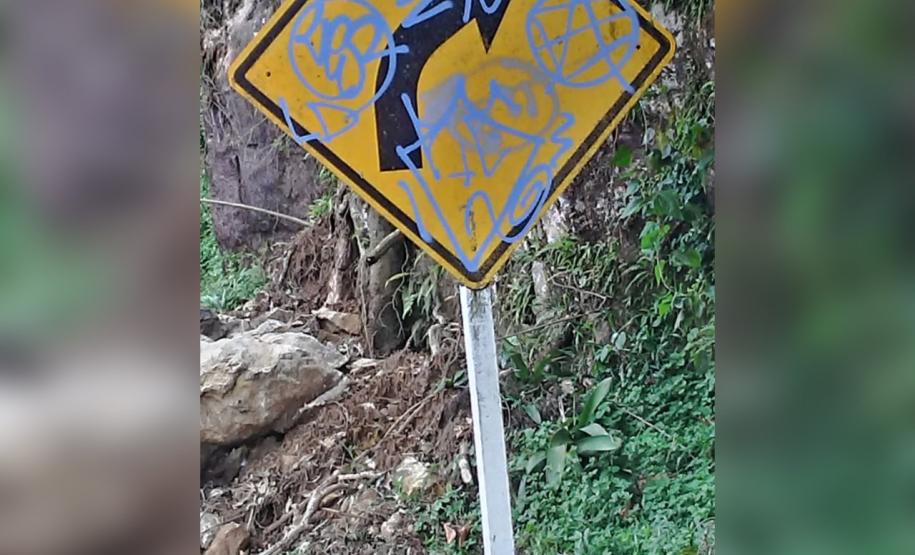 Durante Operação Vida, Polícia Rodoviária encaminha dois envolvidos por pichação em placas de sinalização em Morretes (PR)